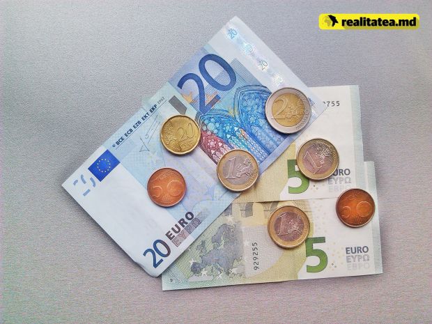 Cele două monede vor fi cotate mâine la valori record. Foto: realitatea.md