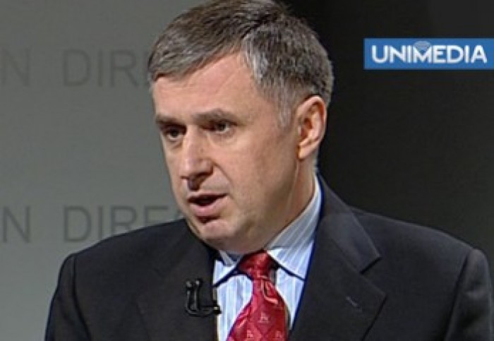 Ion Sturza, fostul prim-ministru al Republicii Moldova, este de părere că „votul pentru PSRM reprezintă o plamă grea pe obrazul deformat al politicii moldovenești”.