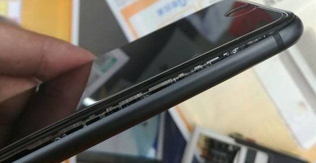 Se înmulţesc cazurile de iPhone 8 şi iPhone 8 Plus cu baterii umflate. 