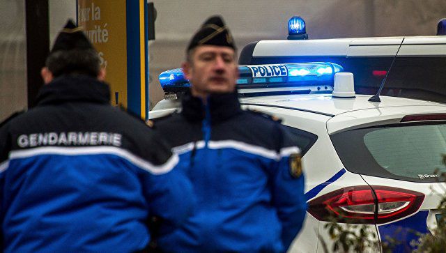 В Париже на глазах у продавца украли колье стоимостью полмиллиона евро.