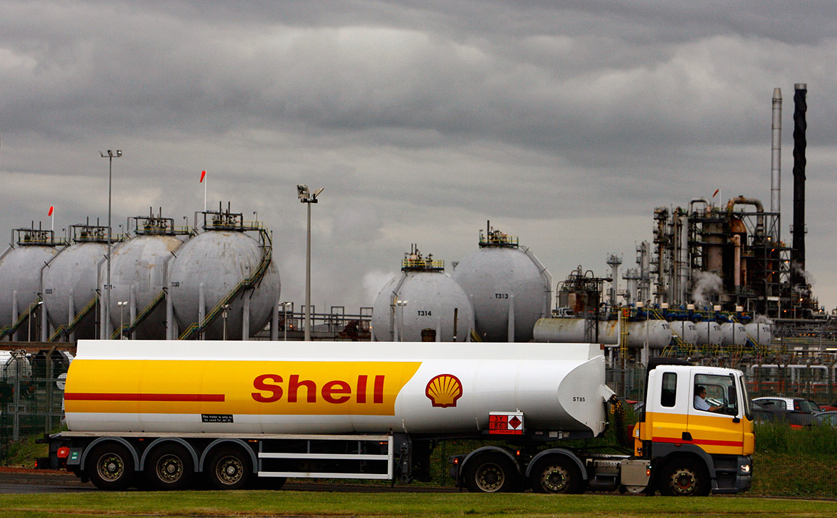 Shell разрывает отношения с "Газпром" из-за нападения России на Украину.