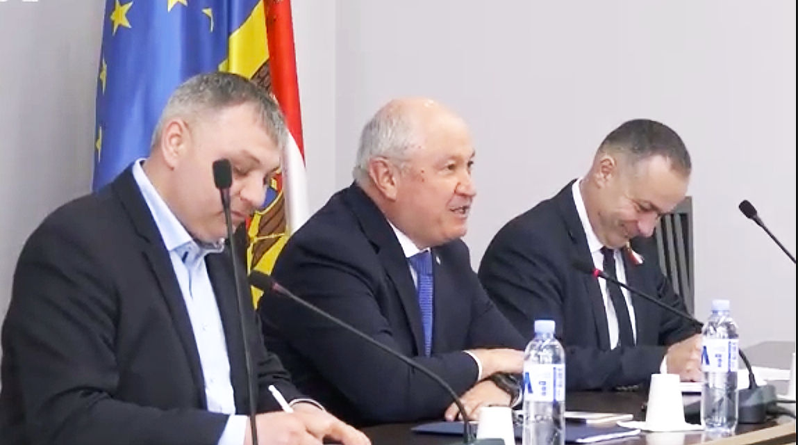 Munteanu, în timpul vizitei la Căușeni: V-am adus soarele și primăvara.