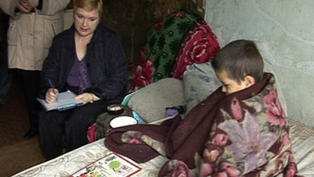 Работа с неблагополучными семьями в школе. Работа с ребенком в неблагополучной семье. Социальная защита детей из неблагополучных семей схема. Темы бесед с родителями неблагополучных семей. Цель работы социального педагога с неблагополучной семьей.