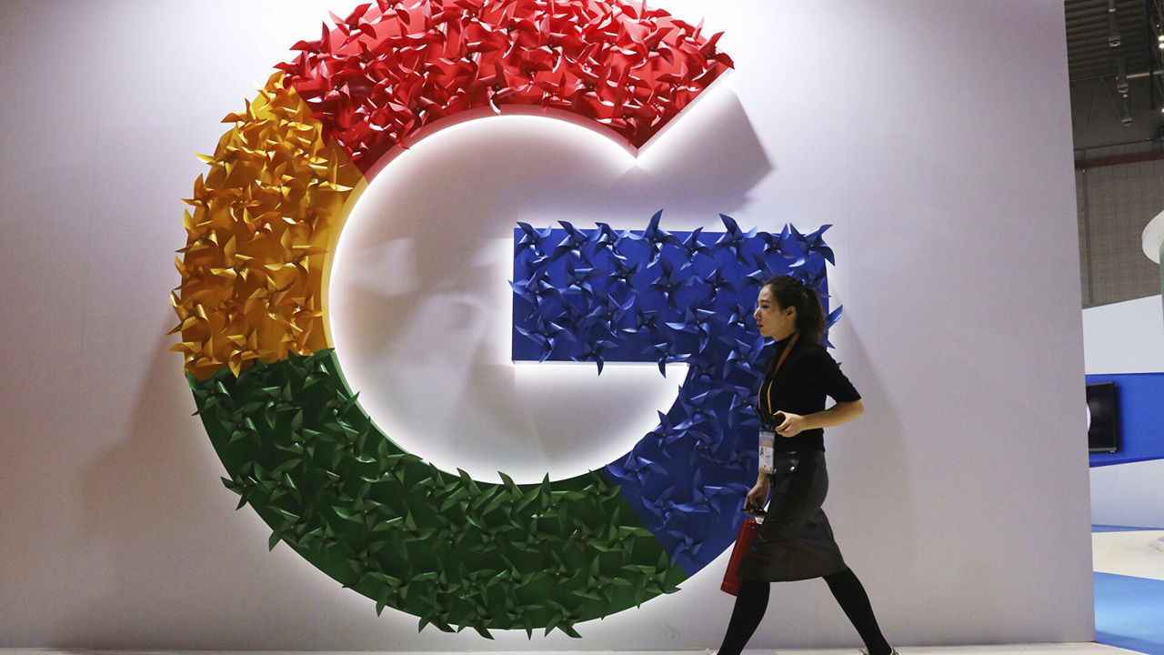 Голосовой помощник от Google научился угадывать песни по насвистыванию. Фото: ria.ru.