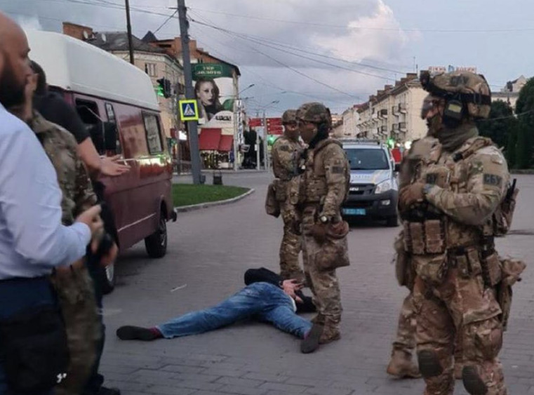У мужчины, захватившего заложников в автобусе в Луцке, были сообщники. 