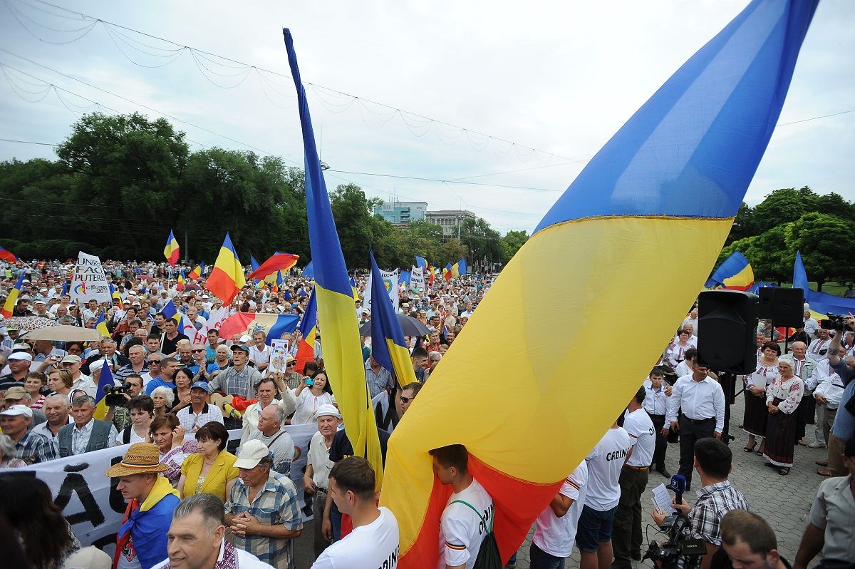 Опрос проводился по инициативе Центра и на его собственные средства.