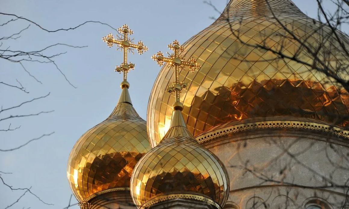 Во дворе Министерства обороны строят деревянную церковь.