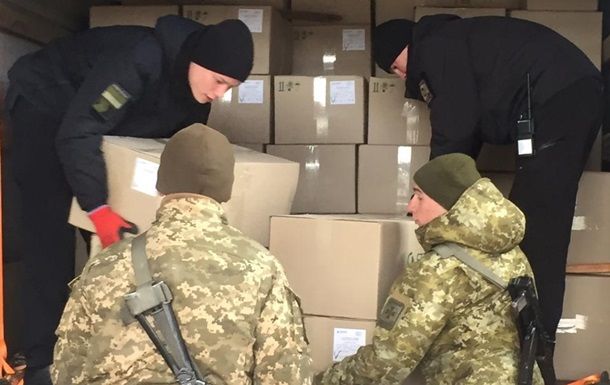 Украинец пытался вывезти 50 тысяч масок в ЕС.