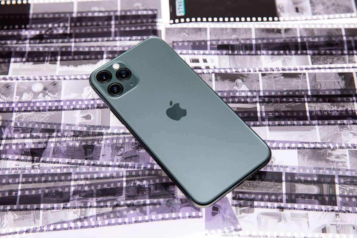AirPods Pro 2 и два iPhone: что готовит Apple в 2021 году.