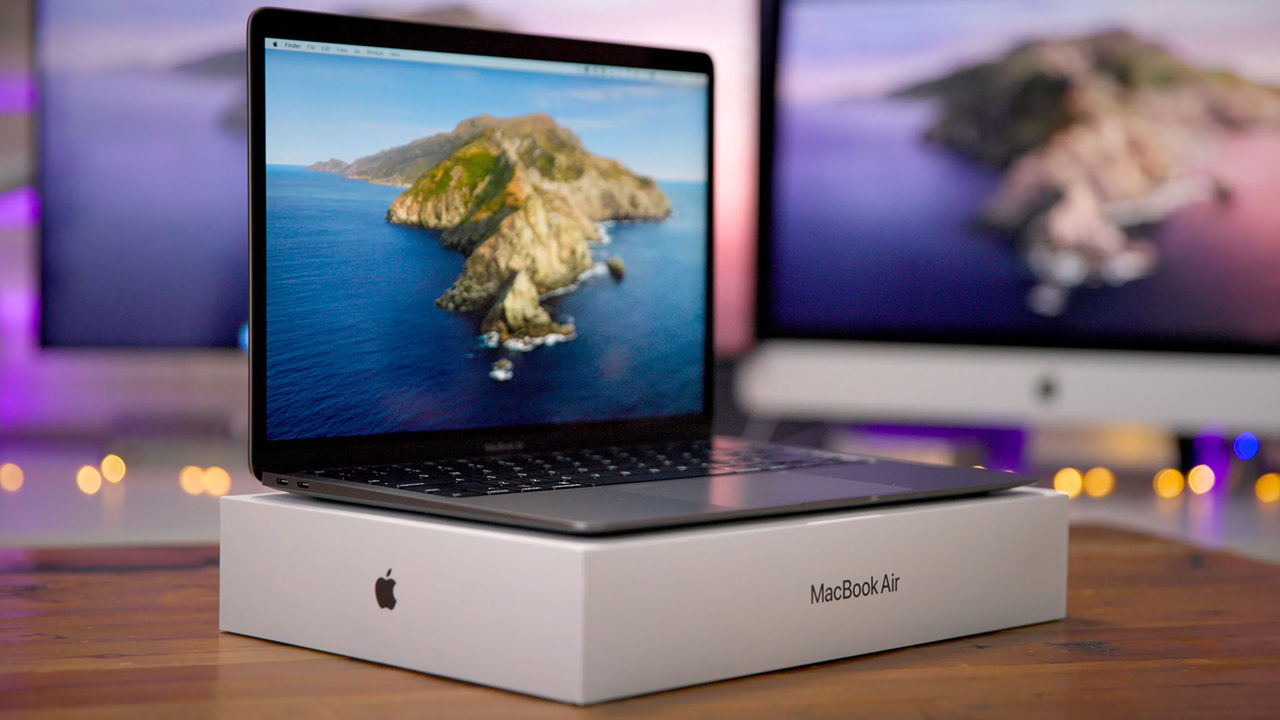 Владельцы новых MacBook подадут в суд на Apple из-за проблем с экранами.