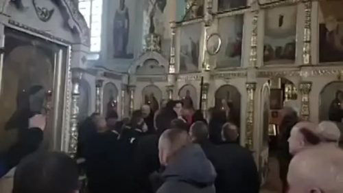 В Украине похитили православного священника из храма во время службы.