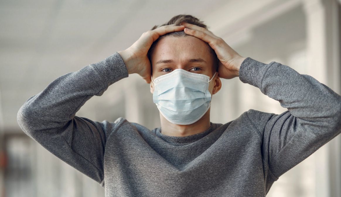 Эксперт: COVID-19 через несколько лет может стать как обычный насморк.