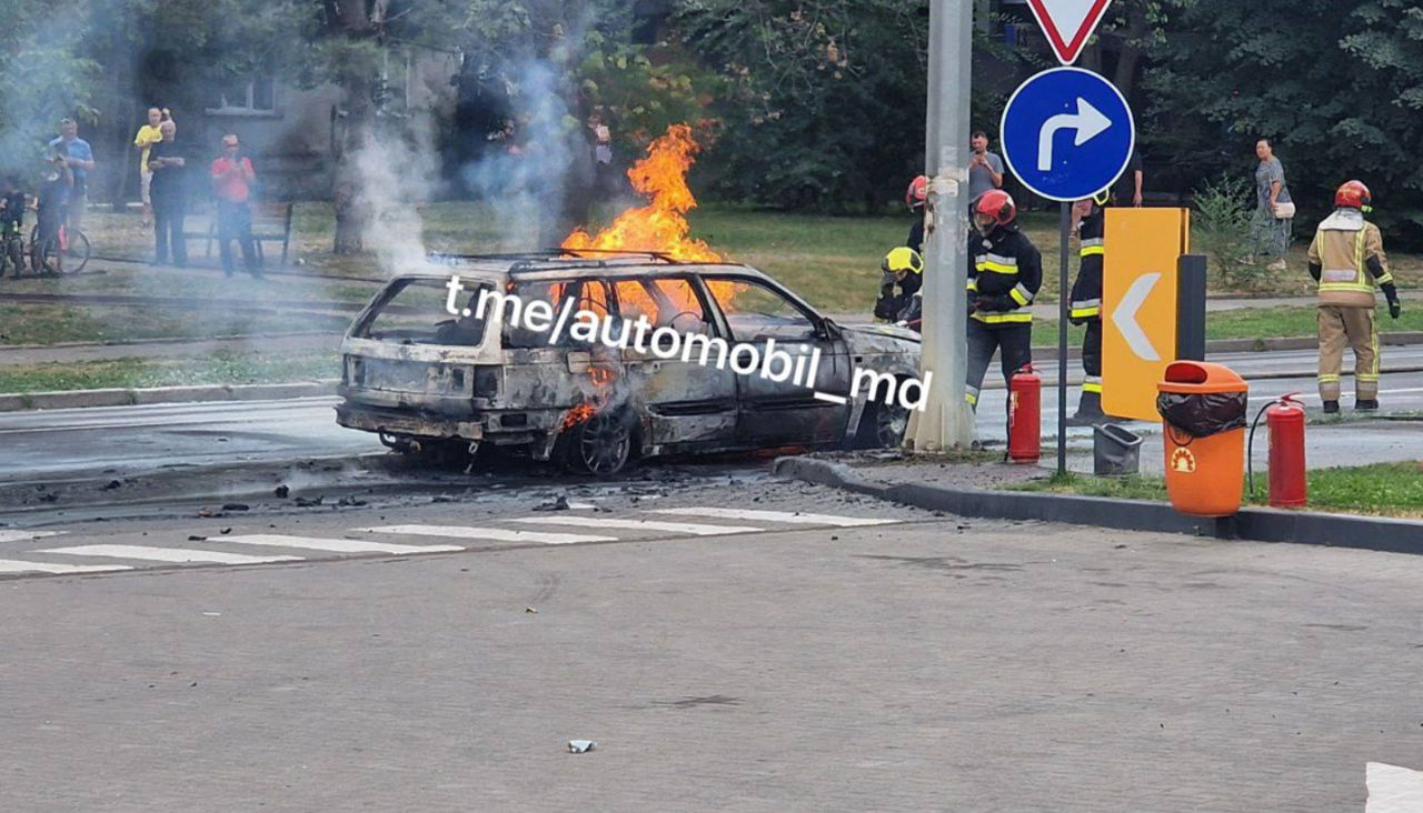 На Ботанике сгорел автомобиль.