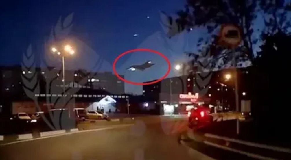 Появилось новое видео падения Су-34 на жилой дом в Ейске.