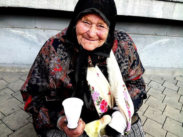 Muream de nerăbdare să ajung în centru cu pachete, genți, dar și retrăiam cum vom fi primiți de către oamenii aceștia triști și dezamăgiți.