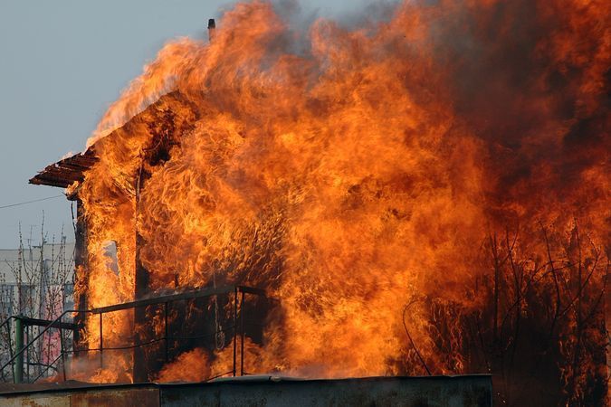 Сообщение о пожаре в частном доме поступило в пожарную часть 15 ноября в 09:57.