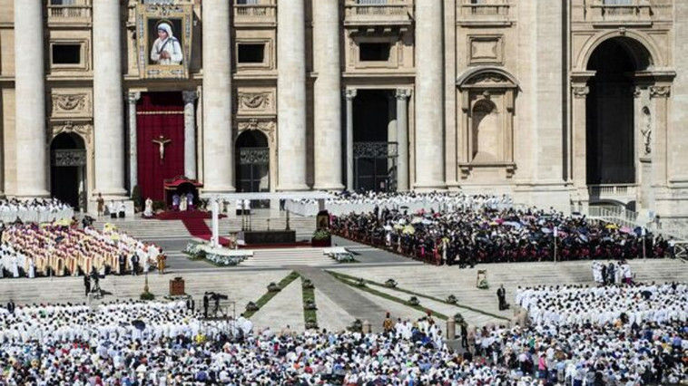 Maica Tereza a fost canonizată de Papa Francisc. Foto: agerpres.ro