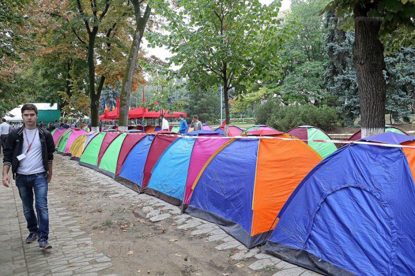 Сегодня Партия социалистов и "Наша партия" установят в Кишиневе второй палаточный городок.