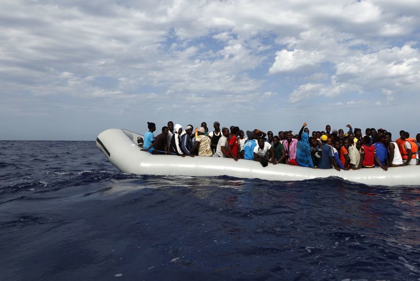 Tragedie: Cel puţin 14 migranţi s-au înecat în Marea Egee