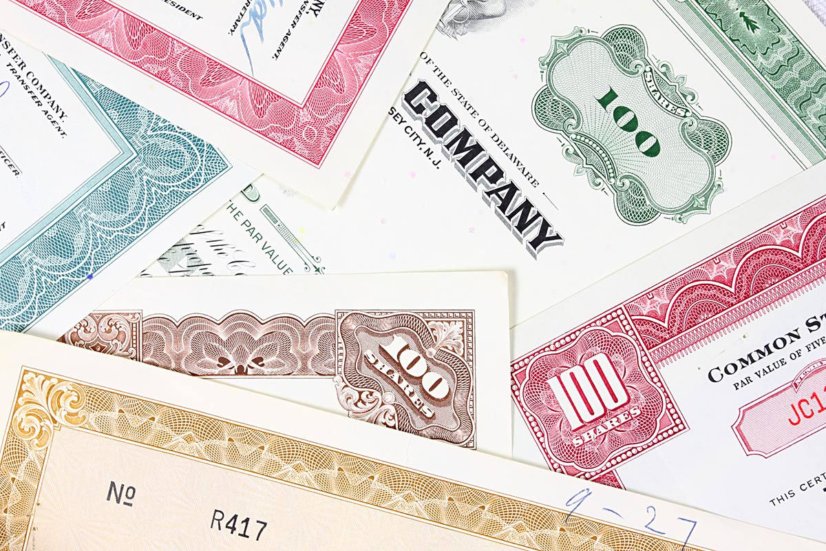 Минфин впервые продаст на торгах 10-летние гособлигации с доходностью 8,25%.