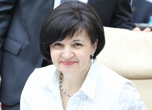 Моника Бабук поздравила учителей с началом учебного года.