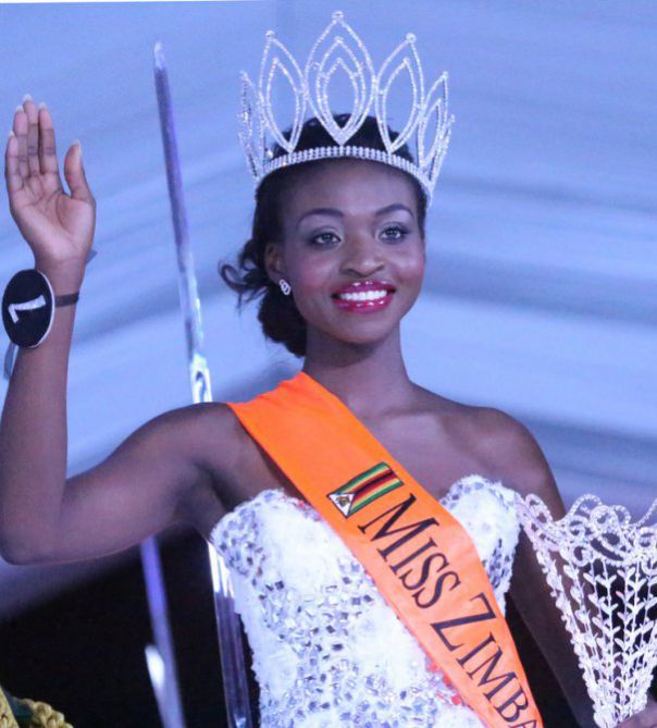 Miss World Zimbabwe 2015, şi-a perdut titlul după ce a recunoscut că a pozat goală. Foto: evz.ro