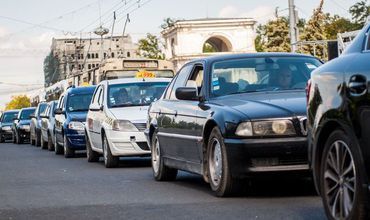 InfoTrafic 08:00: Flux majorat de transport. Străzi de ocolit