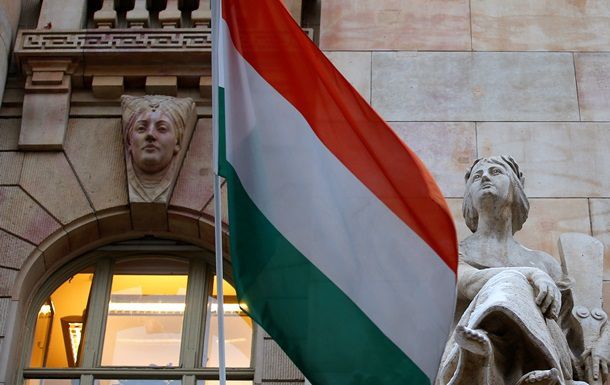 Европарламент одобрил резолюцию о дисциплинарных мерах к Венгрии.