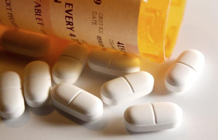 Dacă iei analgezice opioide precum medicamentul pe bază de oxicodonă Percocet, cel mai indicat este să nu consumi băuturi alcoolice.