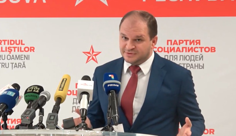 Социалисты  призвали либералов одуматься, а не призывать людей бойкотировать референдум и пить вино.