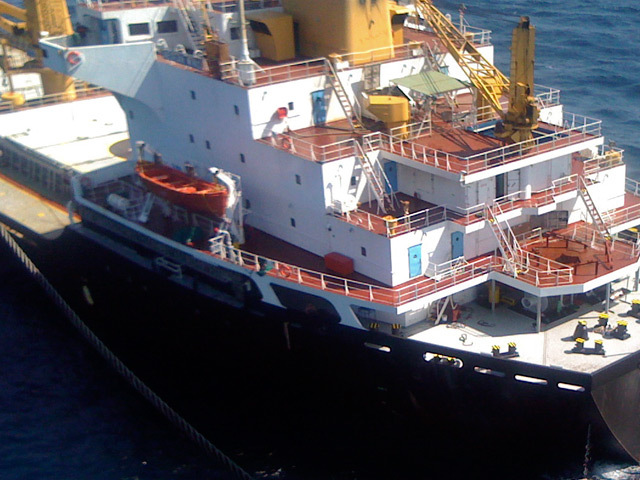 Береговая охрана Греции задержала в Эгейском море корабль, следовавший из Украины с большим количеством оружия. Фото: Reuters