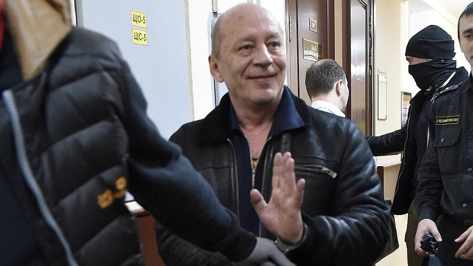 Экс-главу службы безопасности Березовского осудили за оборот оружия.