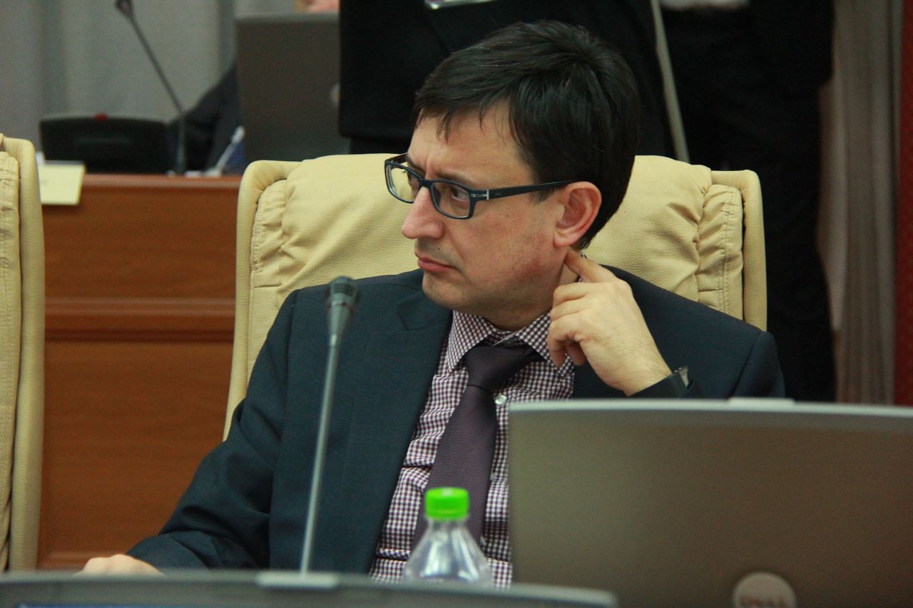 Ministrul Finanţelor, Octavian Armaşu.