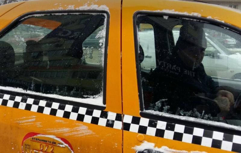 Medic lovit de taximetristul căruia nu i-a permis să fumeze în mașină