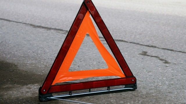Патрульный офицер из Кантемира, управляя автомобилем марки Mercedes, врезался на полной скорости в Volkswagen.