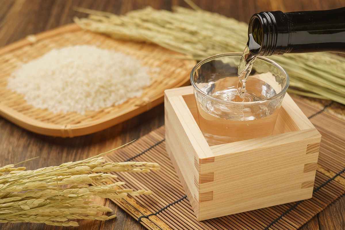 O companie japoneză își propune să producă sake pe Lună în 2025: 738.000 de dolari pe 100 de mililitri.