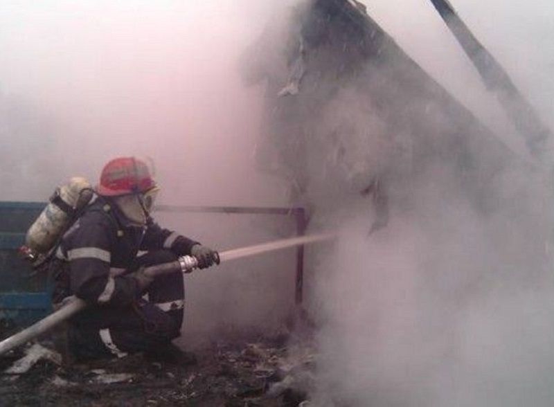 Două persoane, găsite fără suflare în locuințe în care trăiau