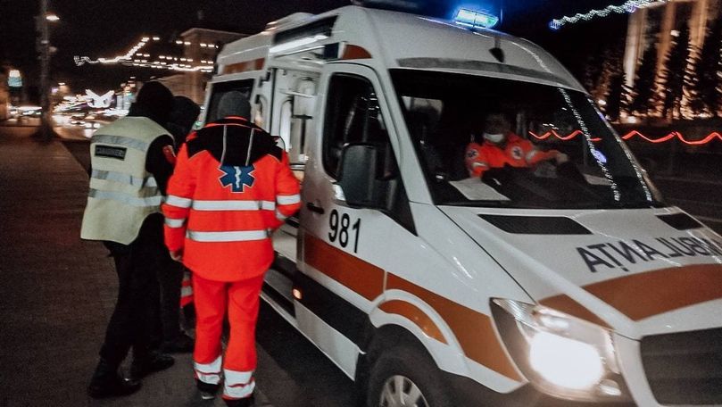 В Кишиневе карабинеры помогли мужчине, которому стало плохо на улице.