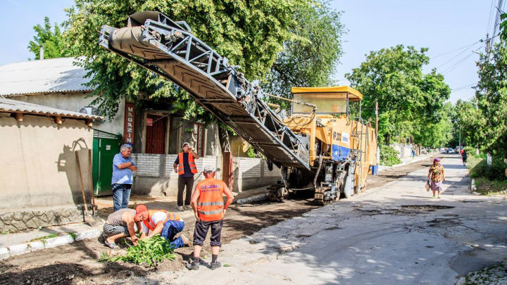 La Țânțăreni lucrările de infrastructură promise de municipalitate sunt în toi. Foto: canal2.md