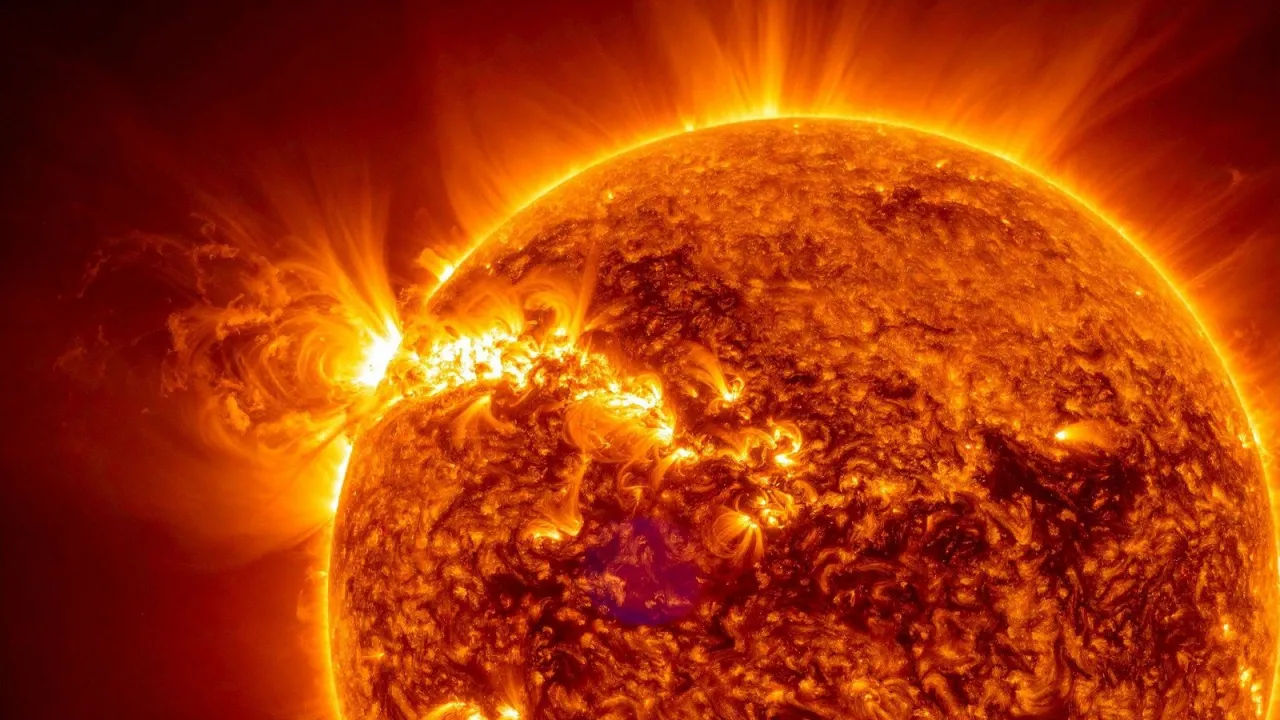 Pe Soare a avut loc o nouă erupție: Pământul ar putea fi afectat.