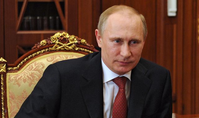 Путин выразил уверенность, что перенос производства ОПК на территорию России пойдет на пользу самой промышленности.