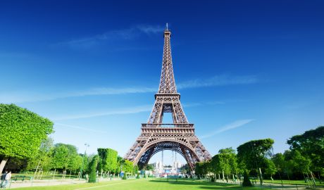Turnul Eiffel va fi iluminat astăzi în culorile drapelului american pentru victimele de la Orlando. Foto: worldfortravel.com