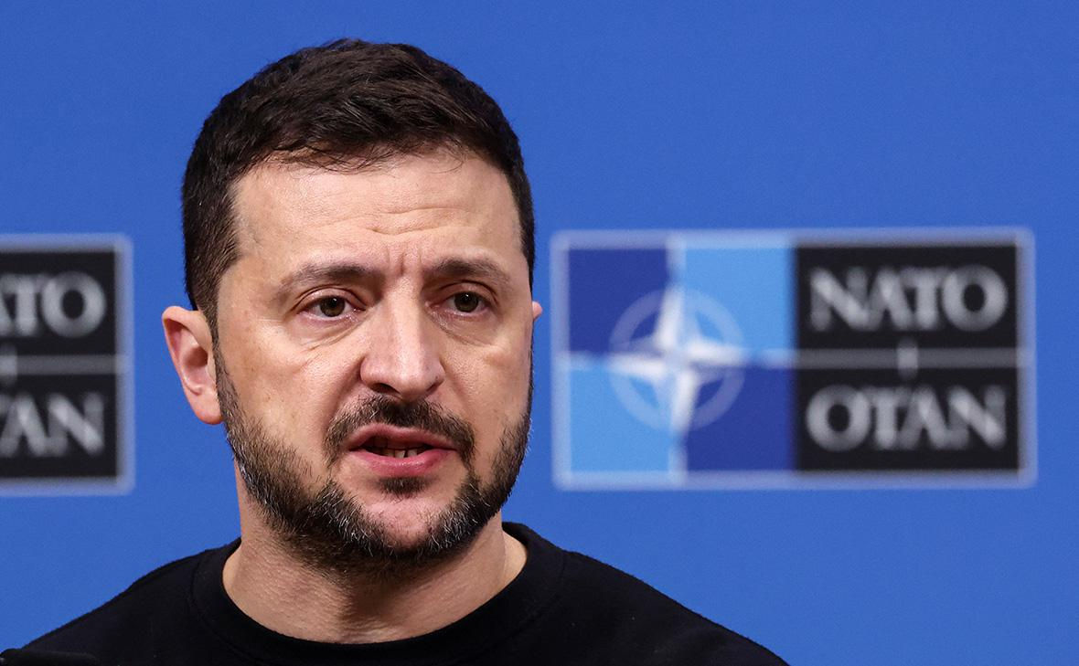 Зеленский предложил продлить мобилизацию и военное положение до февраля.