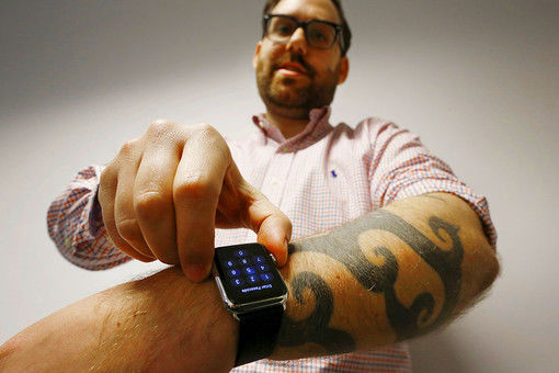 Apple Watch сбиваются на татуированных руках.
