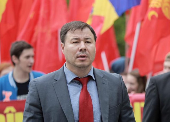 Partidul Comuniştilor din Republica Moldova (PCRM) face acum jocul puterii prin boicotarea alegerilor prezidenţiale.