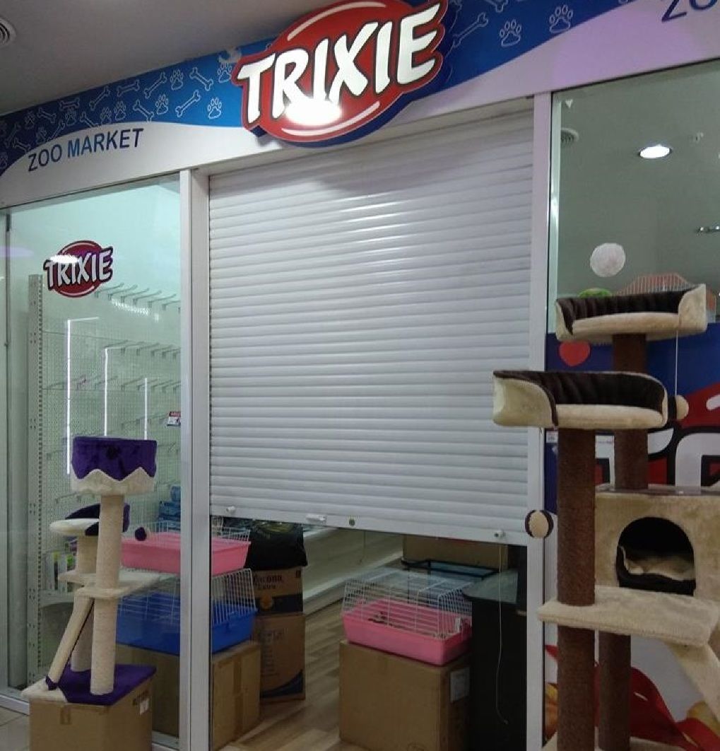 Animale de companie, lăsate să moară într-un Centru Comercial
