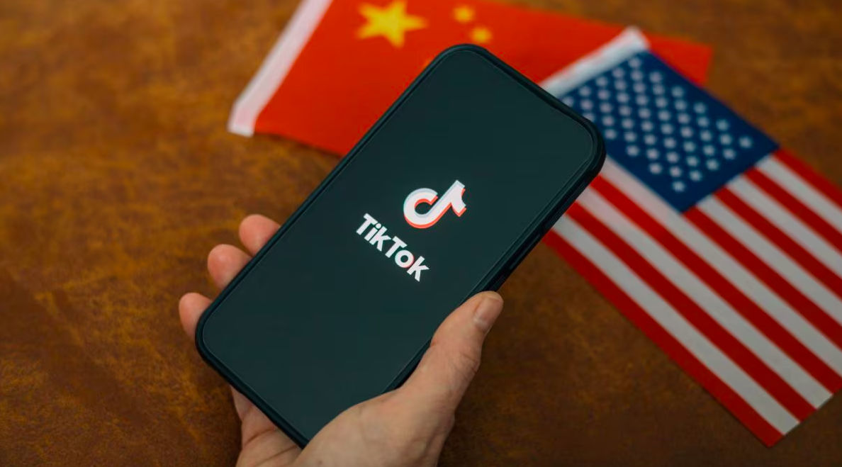 TikTok отрицает претензии США по связям соцсети с Китаем.