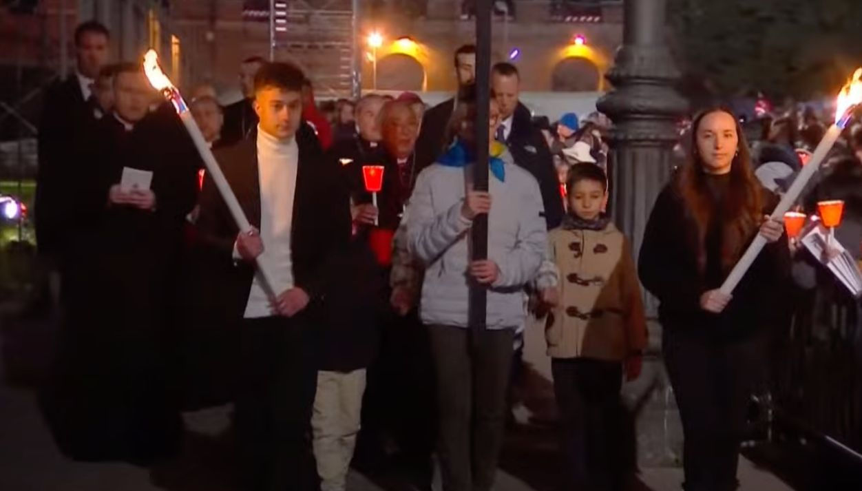 Украина осудила совместное участие украинца и россиянина в Крестном ходе в Ватикане.