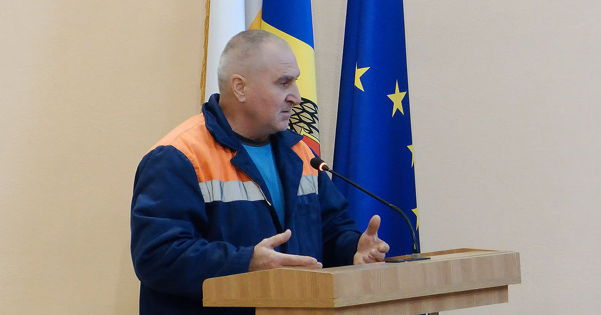 Angajații întreprinderilor municipale cer adoptarea bugetului: Ne e teamă că vom rămâne fără salarii.