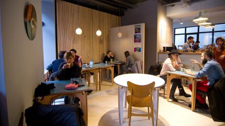 Guvernatorul Floridei Rick Scott a avut parte de un moment extrem de stânjenitor, după ce a intrat să-şi cumpere o cafea. Foto: forbes.ro